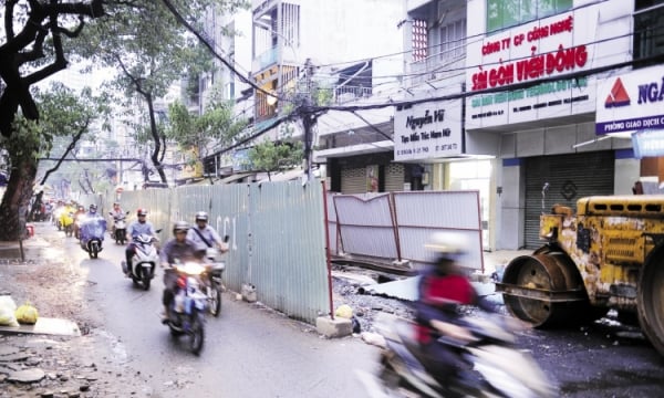 Trước ống kính: Sài Gòn cuối năm,“lô cốt” nở rộ